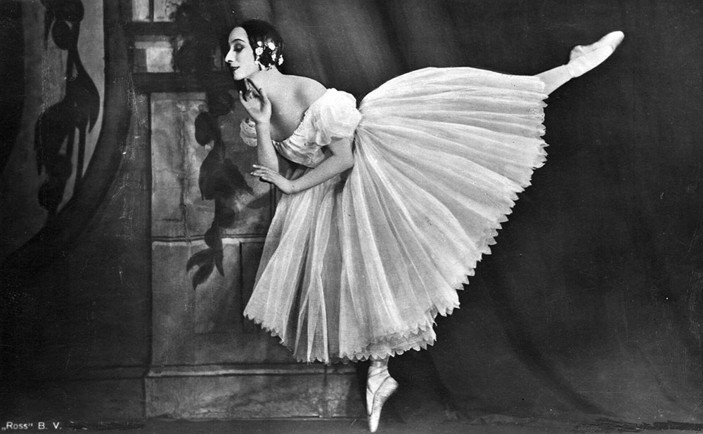 Russian ballerina Anna Pavlova (1885 - 1931) perfroming in a production of 'Chopiniana' in New Zealand